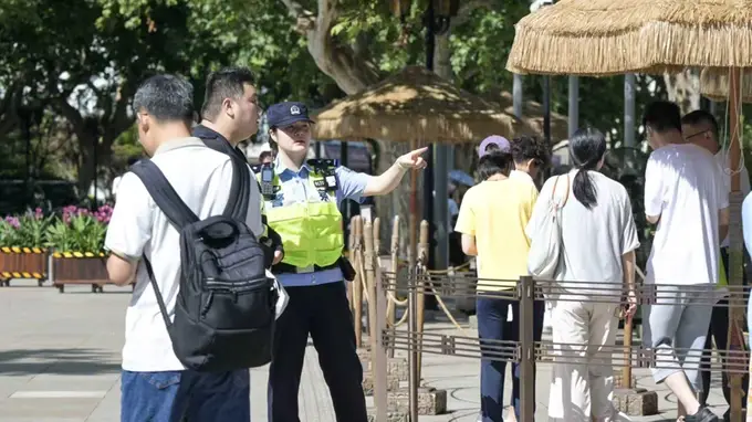 上博大展热度拉满，黄浦警方以立体化举措护航文化盛事