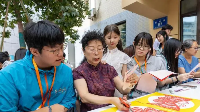“铸牢中华民族共同体意识——民族团结一家亲”文化交流活动 港新青少年共品文化魅力