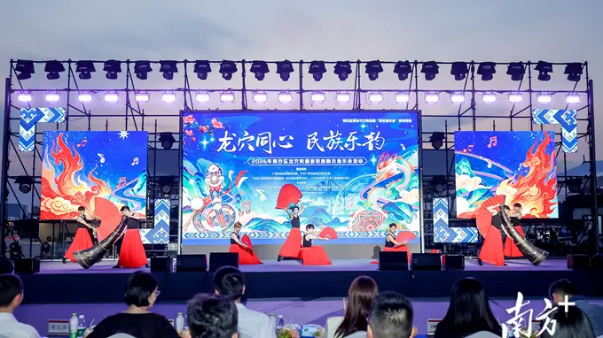 龙穴集装箱旁唱响民族团结音乐会 连续四年打造特色文旅融合新样本