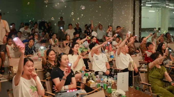 招商1872车库音乐节收官 点燃邻里夏夜烟火气