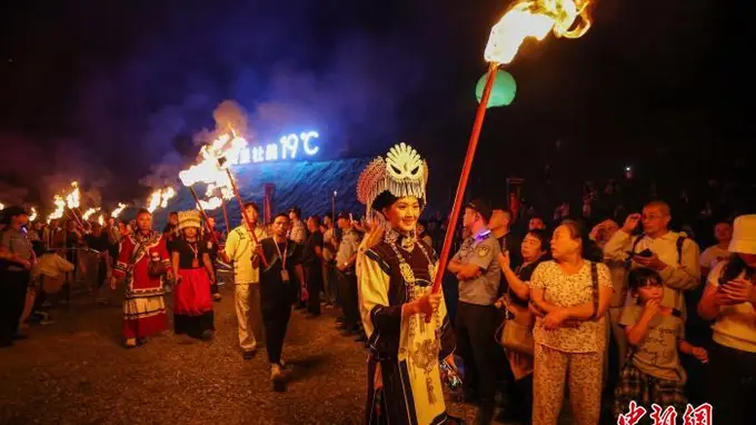 贵州毕节百里杜鹃 8月6日盛大举办火把节活动