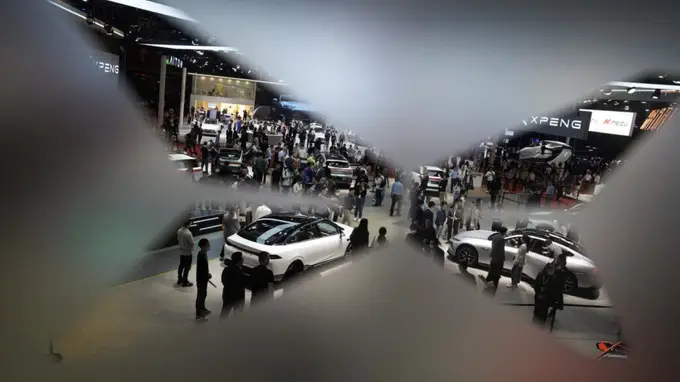 汽车开始有了“大模型”:小鹏VLA 2.0真正想改变的,可能不只是自动驾驶