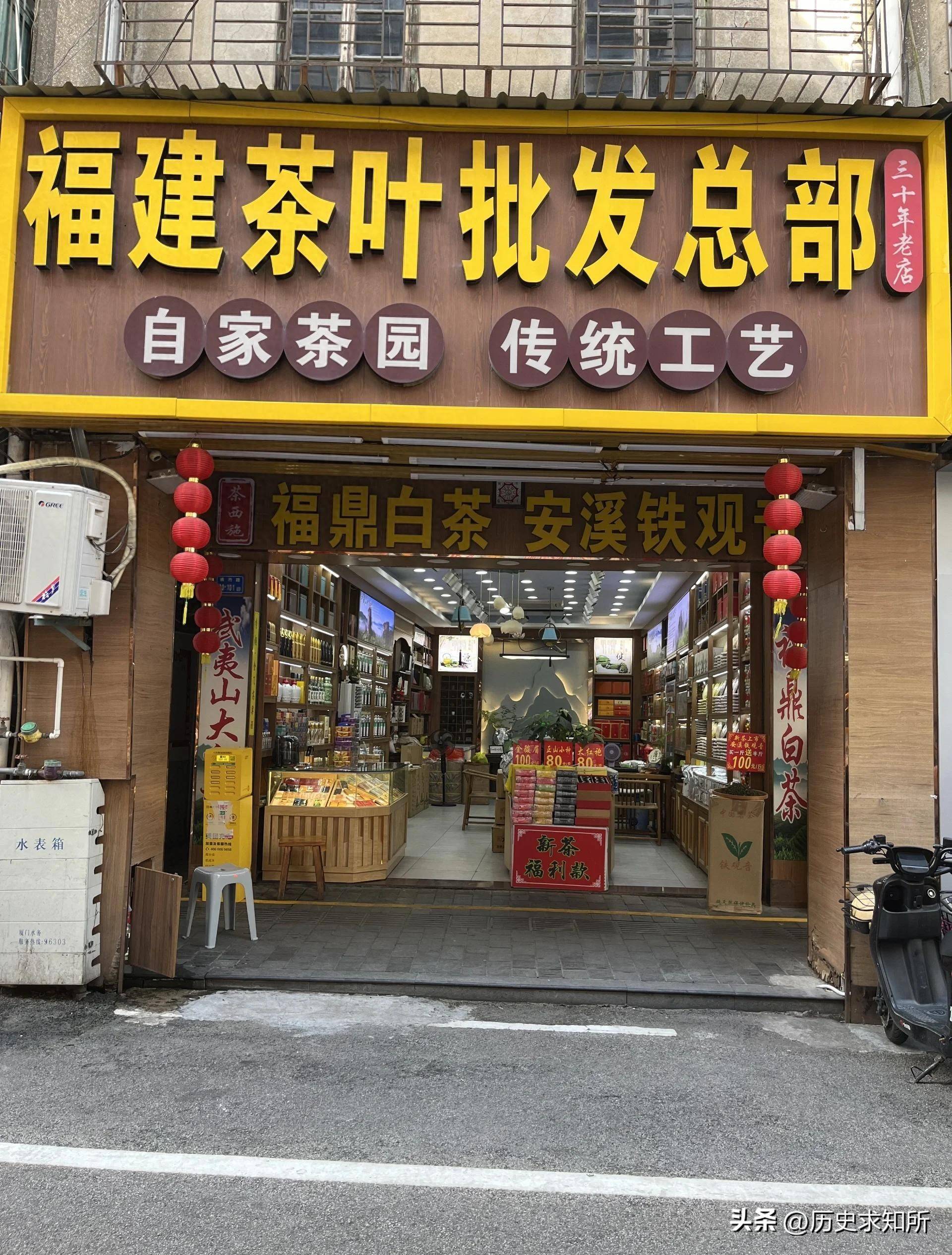 奶茶店天天排队却关门，冷清小店月抵 3 家奶茶，老板靠啥赚钱？