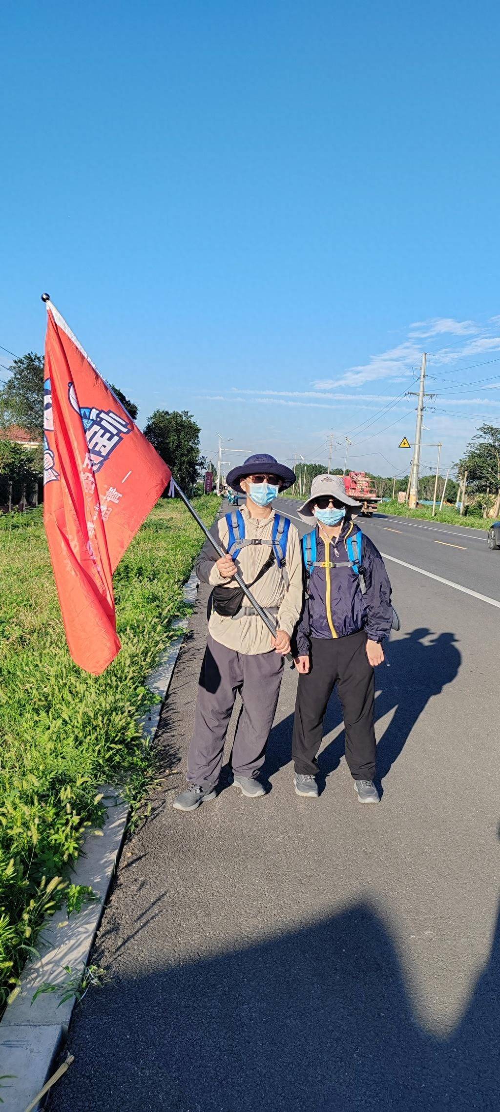 青岛故事丨步履丈量千里山河！青岛父子计划40天徒步赴西安
