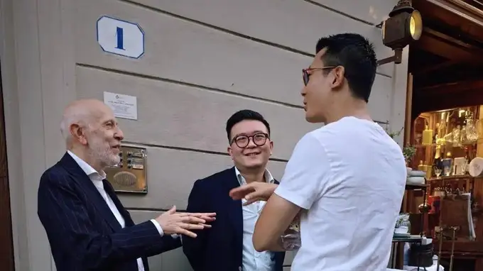 朱珠意大利街老钱风绝了：老公不是软饭男，是给那不勒斯匠人做高定的主理人