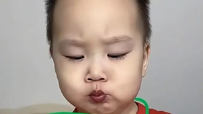 500万粉吃播萌娃塌房,6年不长个子,大口干饭背后全是爹妈的算计