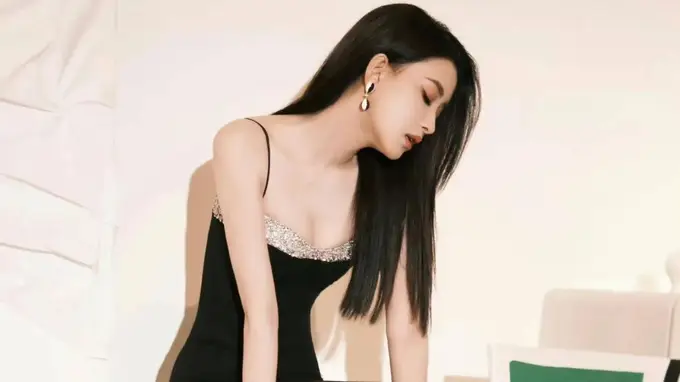 33岁甜美女神孙怡,首次尝试将轻熟韵味与甜辣相结合,网友赞