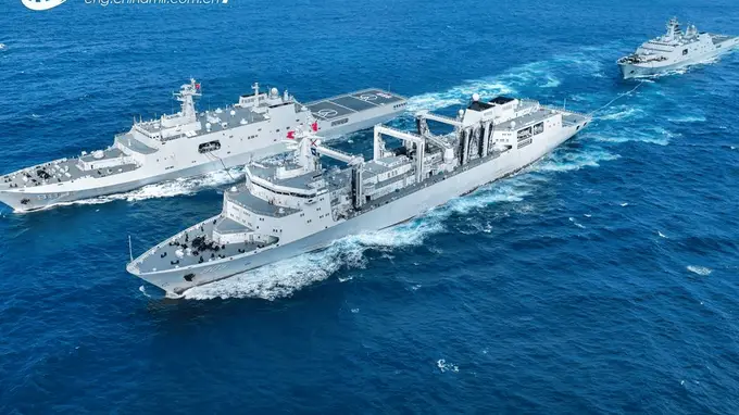 美媒惊曝:中国6万吨级新型补给舰悄然下水,全球海上格局生变