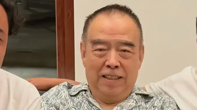 7月24日 谢贤离世后，74岁陈凯歌旧伤缠身走路不稳 老一辈电影人健康引唏嘘
