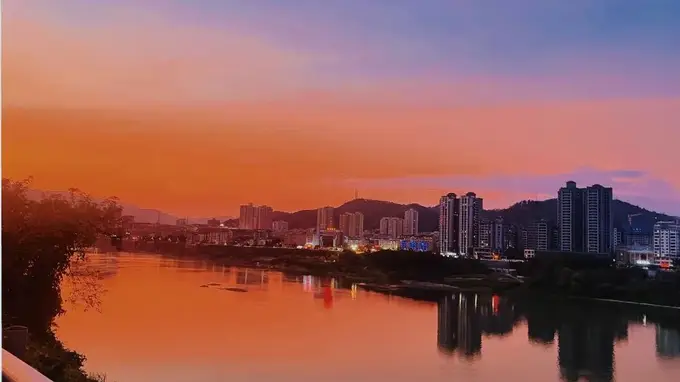 石泉夏日漫游指南:接住一整季的温柔与清凉