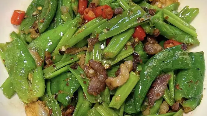 辣炒空心菜：脆嫩入味的快手家常菜做法指南