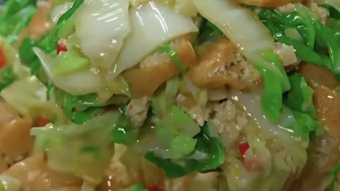 白菜焖油豆腐：鲜香浓郁 清甜爽口