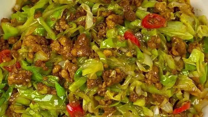 肉末包菜：脆嫩鲜香的下饭神器，厨房新手也能轻松拿捏
