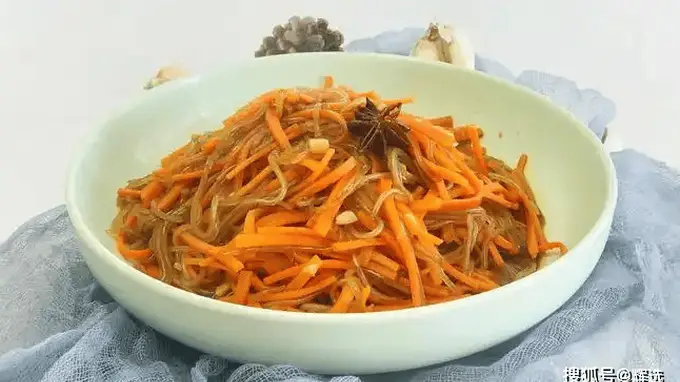 秋天必尝这道家常菜：醋溜藕丝脆酸爽口超开胃