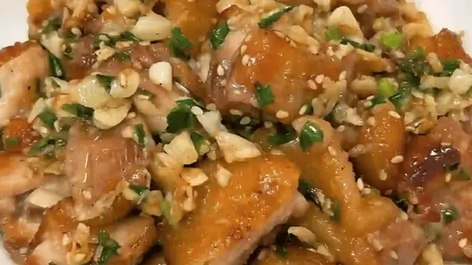 十分钟搞定盐葱鸡腿肉 鲜香嫩滑下饭快手菜