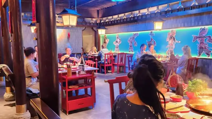 布拉格伏尔塔瓦河畔 川味火锅撑起文化交流桥