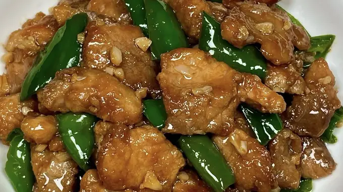 辣椒炒肉:烟火里的家常哲学与下饭秘诀