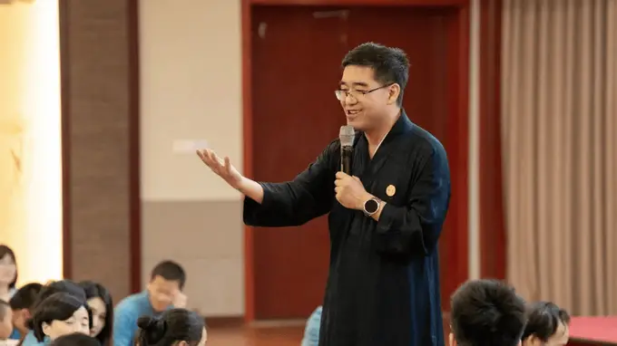暴力管教背后的国学骗局 传销犯如何成家长追捧的名师？