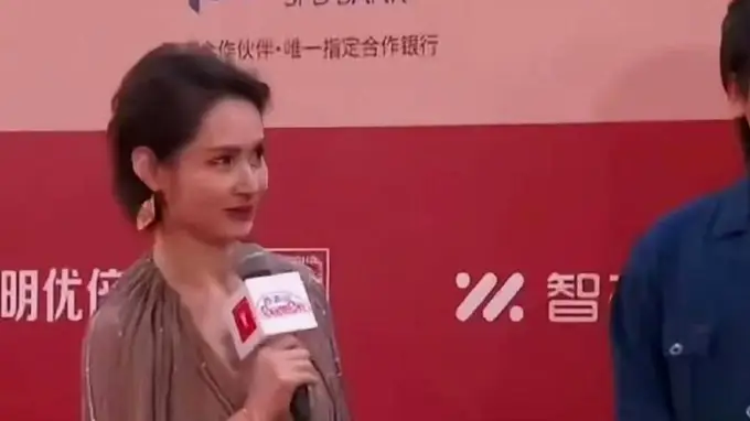 上海主持人陈璇启动投诉 维权声明背后双重标准能否自圆其说