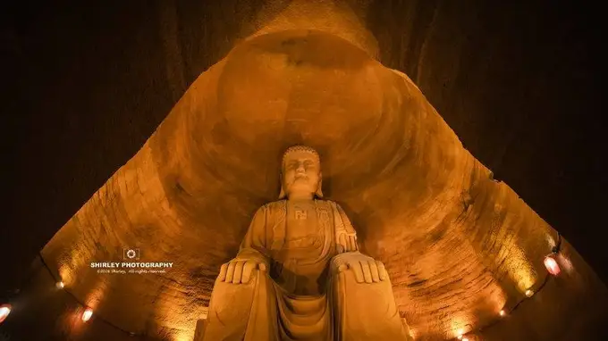 紧邻乐山大佛的巨型大佛，号称中国第五大石窟群，32年历史门票高达80元