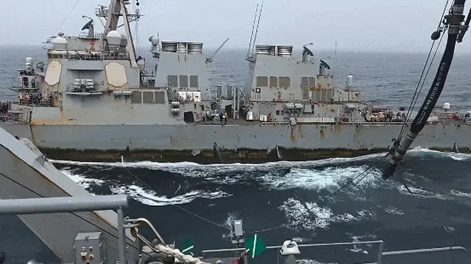 美国“伯克”驱逐舰，全舰停电4天，瘫在中国黄岩岛附近被围观？发生了什么？