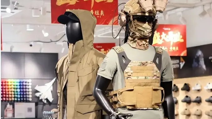年营收18亿！清华学霸跨界做起了“战术服”，网友：男人的战袍