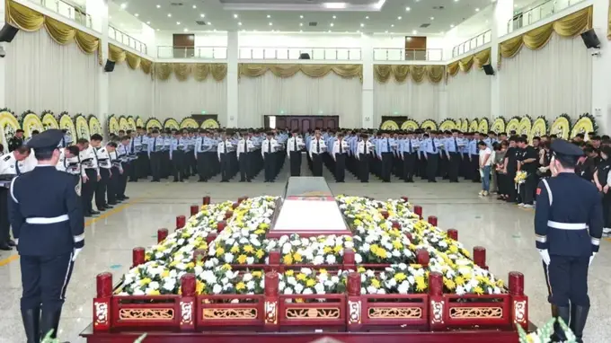 民警唐万羴拦截违法逃窜车辆时被撞牺牲,年仅22岁,去年7月刚参加工作