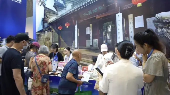 台湾旅游专列首抵宁波，400余名游客开启三天两晚甬城之旅