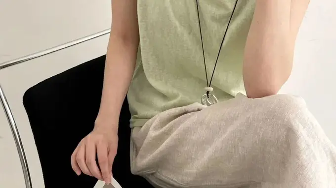 极简慵懒风！这件宽肩背心我囤齐了所有色！