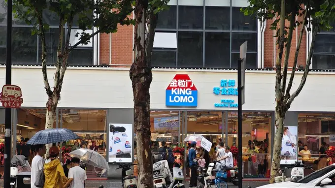 江汉路逛吃新去处!金粒门全新升级大店吸睛,新鲜零食出圈
