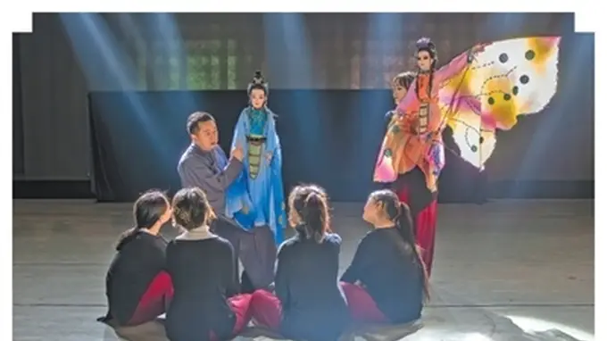 “只要观众还在鼓掌，传统就能继续生长”（感知文化里的中国）