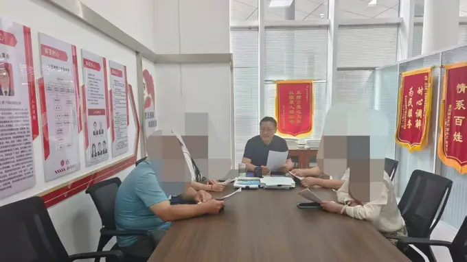 暴雨突袭行程变,额外收费引纠纷:旅游合同维权促和解