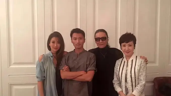 谢贤病逝细节曝光：昏迷中坚持等谢霆锋最后一面，遗体火化仅隔数日