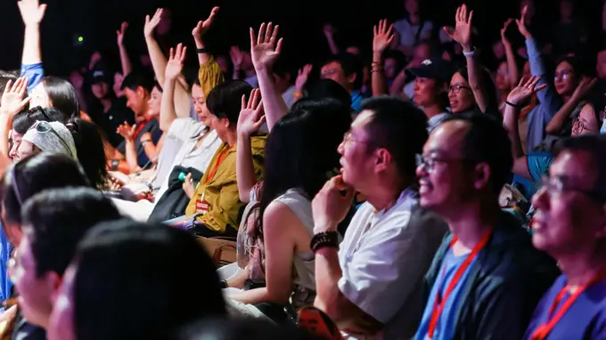 一场阅读脱口秀，当爱书人登上开放麦舞台