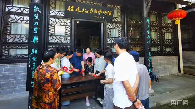 阜阳市颍东区：公益剪纸体验 推动文化遗产双向赋能
