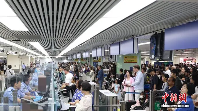 免签政策加持下深圳罗湖口岸7月入境外籍旅客同比增长近16%