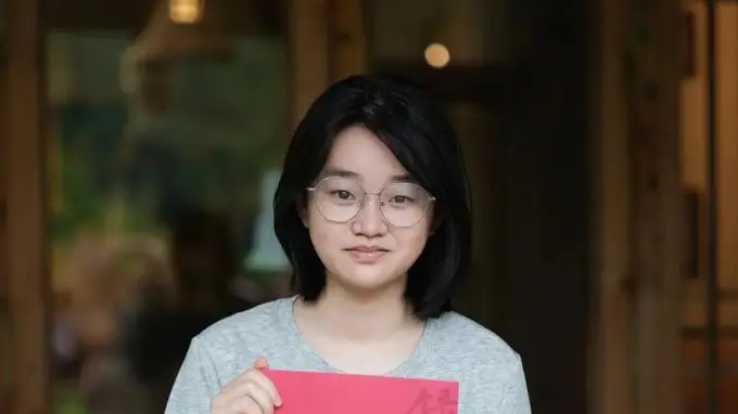 单亲妈妈打零工供女求学 乐山山区女孩刘芳考上北京大学