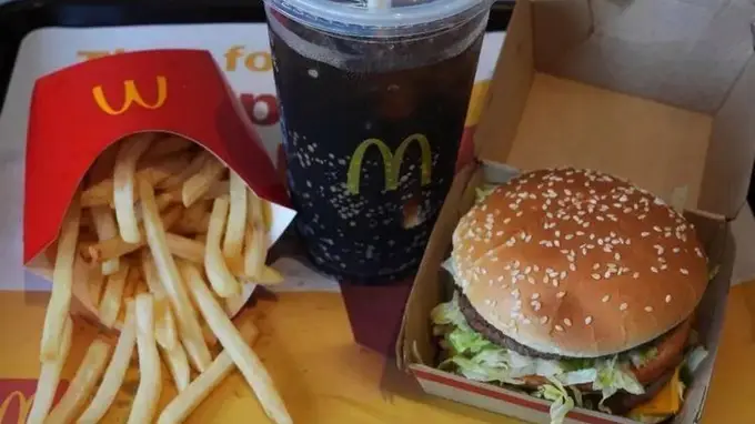 汉堡缩水现象调查 连锁品牌压缩食材分量引消费者不满