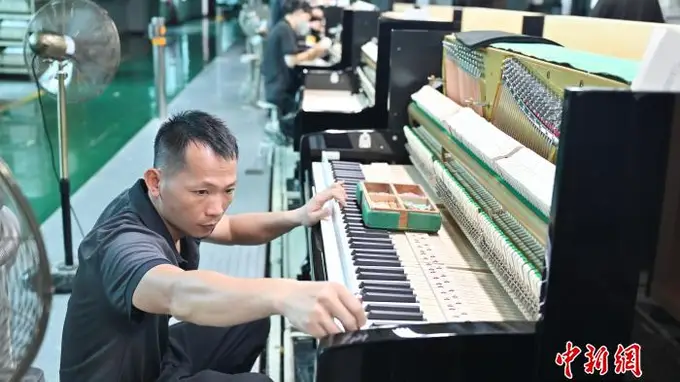 广东广州珠江钢琴总装配线 解锁“指尖上的钢琴艺术”