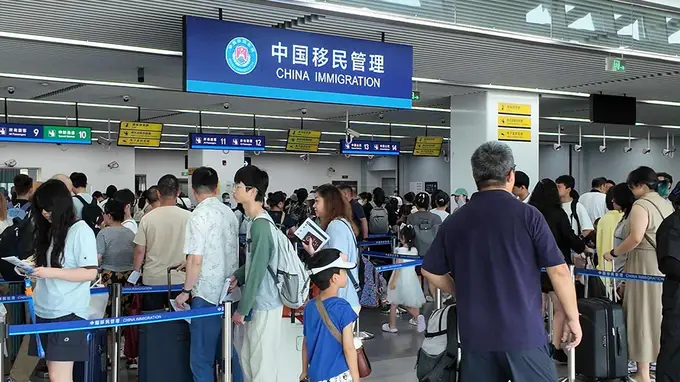 暑运过半上海口岸出入境已超400万人次 出境游及外籍China Cool体验均升温