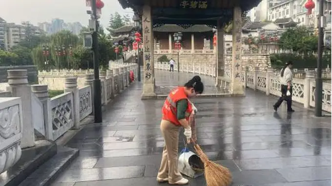 爽爽贵阳避暑季 环卫全力守护洁净颜值