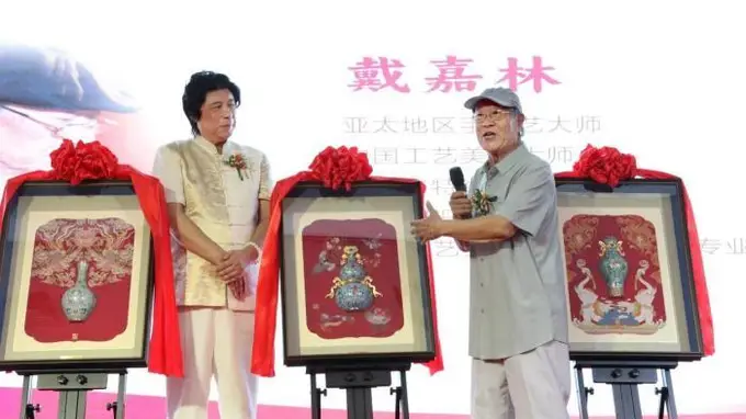 融合云锦织造与景泰蓝 锦上景《多宝联屏》在京发布