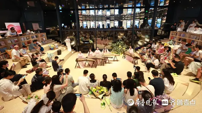 山海相守，时光永恒！鲁渝新人在时光塔上聆听“爱的永恒”音乐会