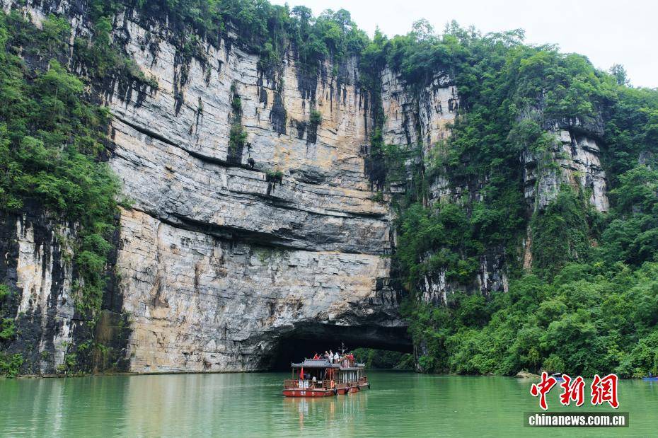 湖北来凤：酉水河峡谷美景入画屏