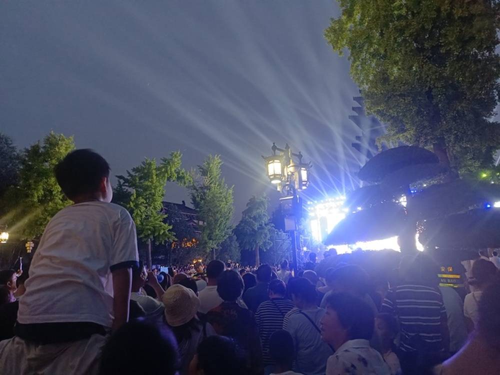 齐聚超然楼，市民游客沉浸式邂逅泉城文脉